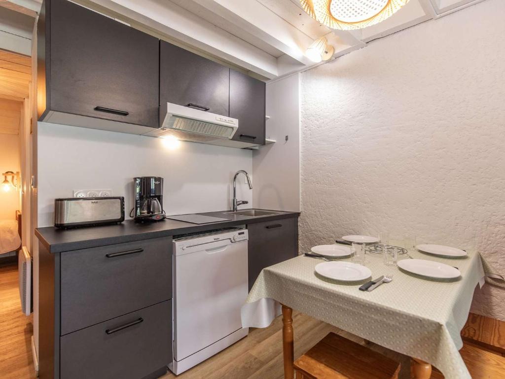 T2 rénové avec terrasse, parking privé, local vélos à Cauterets - FR-1-401-290 - 4