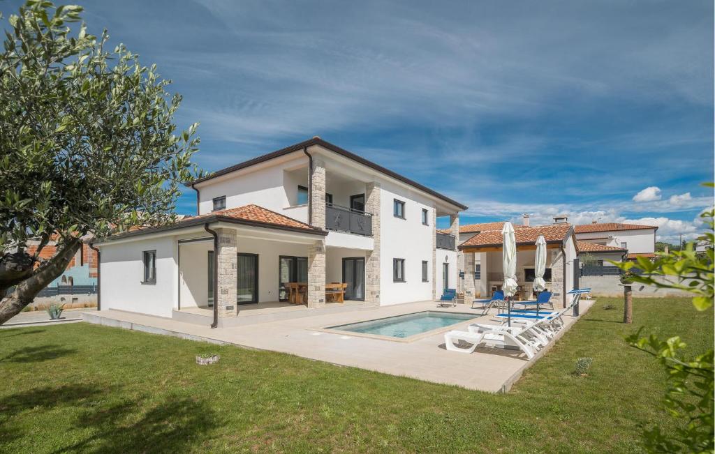 Lovely Apartment In Porec With Wifi, Poreč