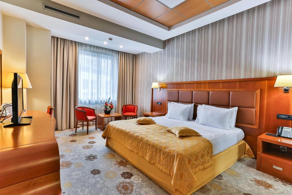 Kings Park Hotel - 2