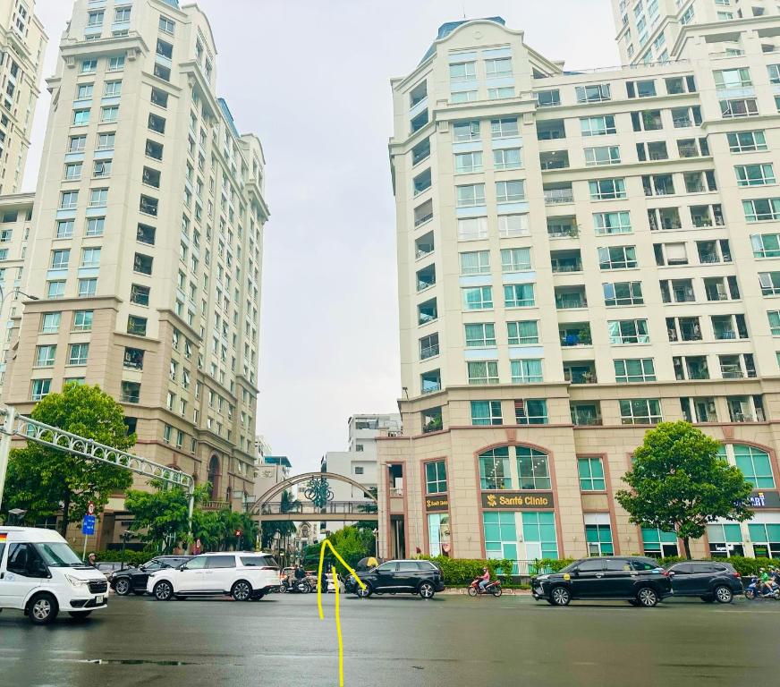 Dragonfly Village, Ho Či Minovo Město