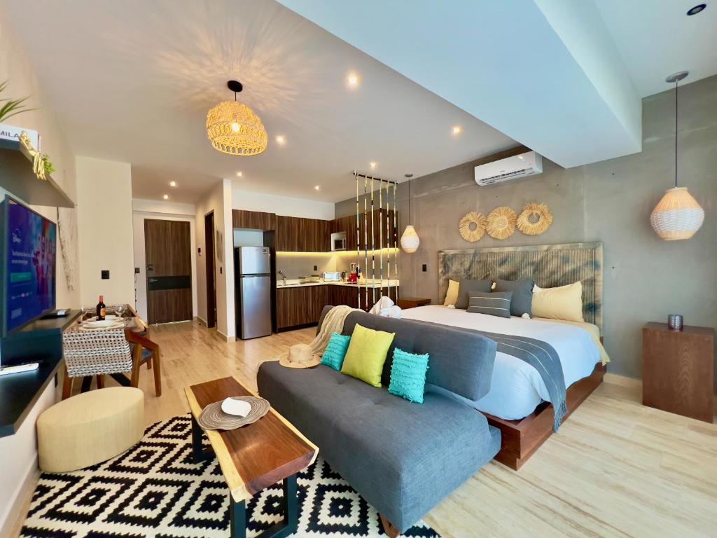 Unwind | Private Balcony & Rooftop Pools | Casago - 2