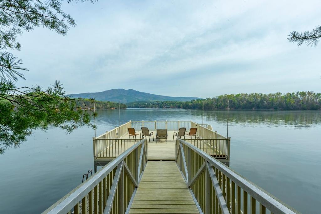 Harborside Haven, Nebo