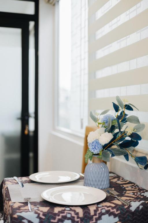 COSY HOUSE &#8211; CENTER&#8217;S TAY HO &#8211; CLOSE THE LAKE