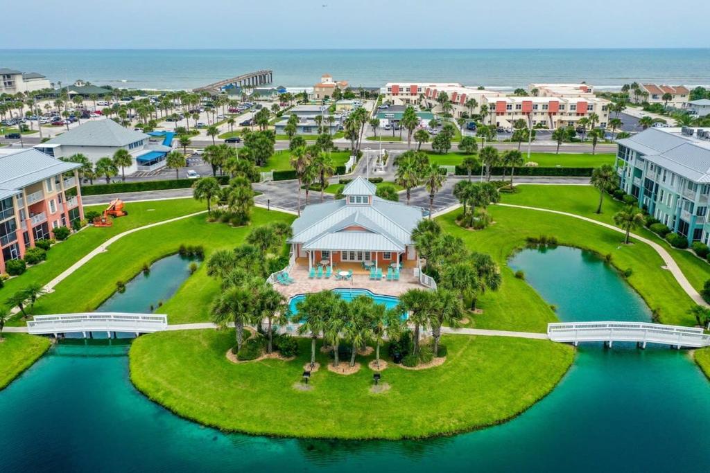 Seaside Escape - Spacious 3 Bedroom Ground Floor Condo - Steps to Atlantic Ocean, St. Augustine