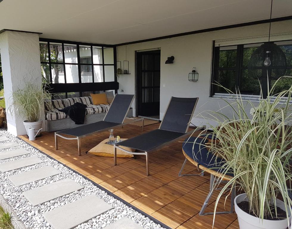 Exklusiver Souterrain - zentral, ruhig mit großer Terrasse, Bergblick und privaten Sauna zzgl - 2