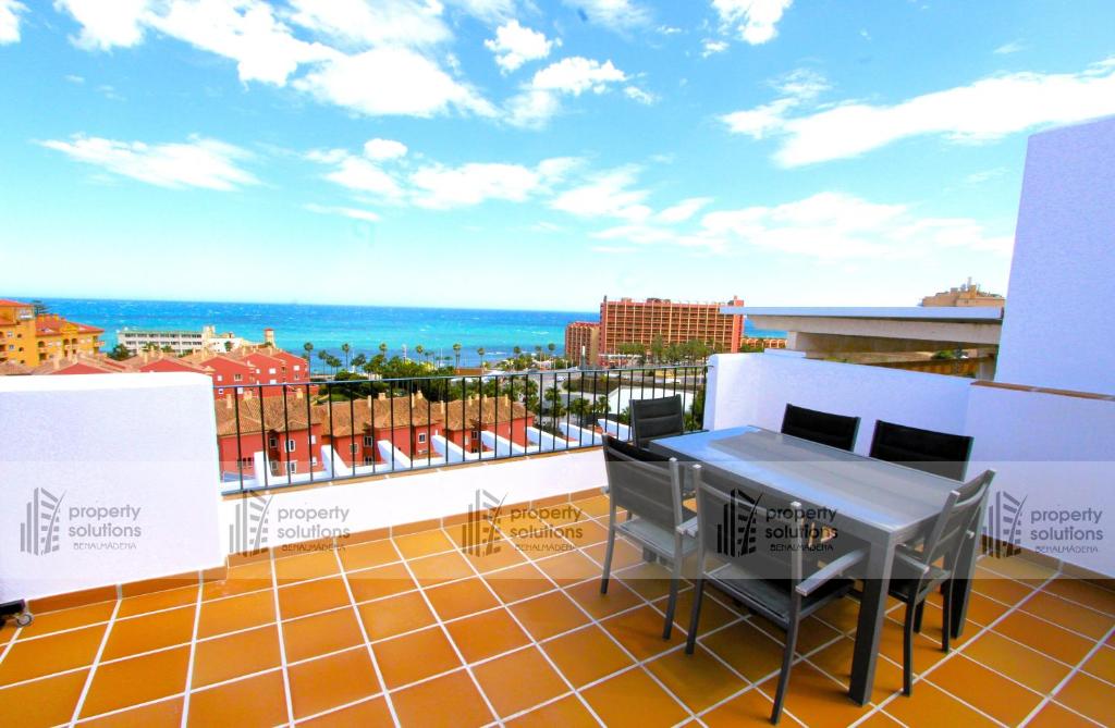Lomas de Mena, 21 - Ático con vistas al mar - Piscina y Barbacoa - PARKING GRATIS - EXCELENTE CONEXIÓN WIFI, Benalmádena