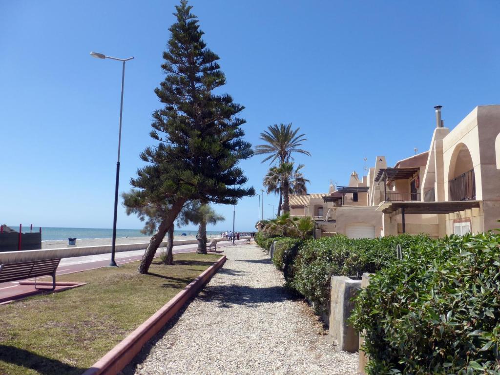 Lovely 2 Bedroom Apartment With Pool - 1