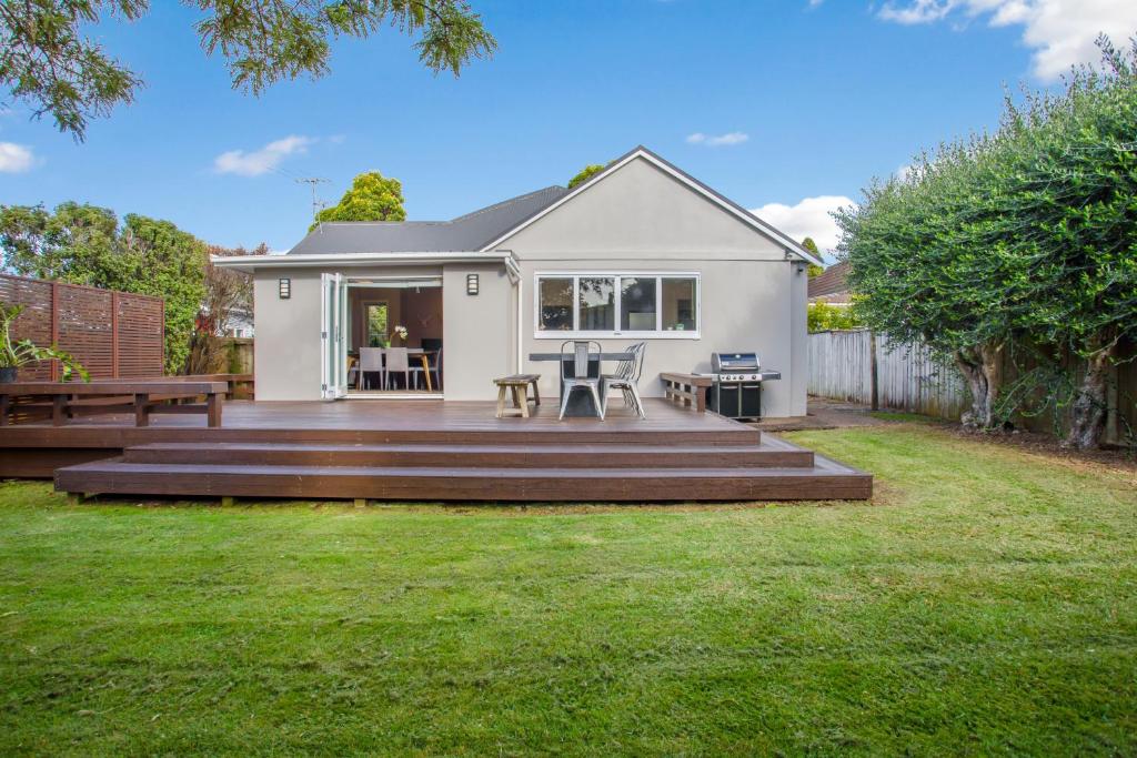 Prosper Point Home with BBQ, Patio and Parking, Окленд