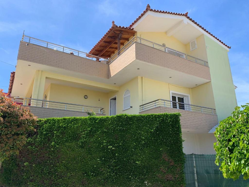 A 3-floor building with 4 bedroom near beach, Fier