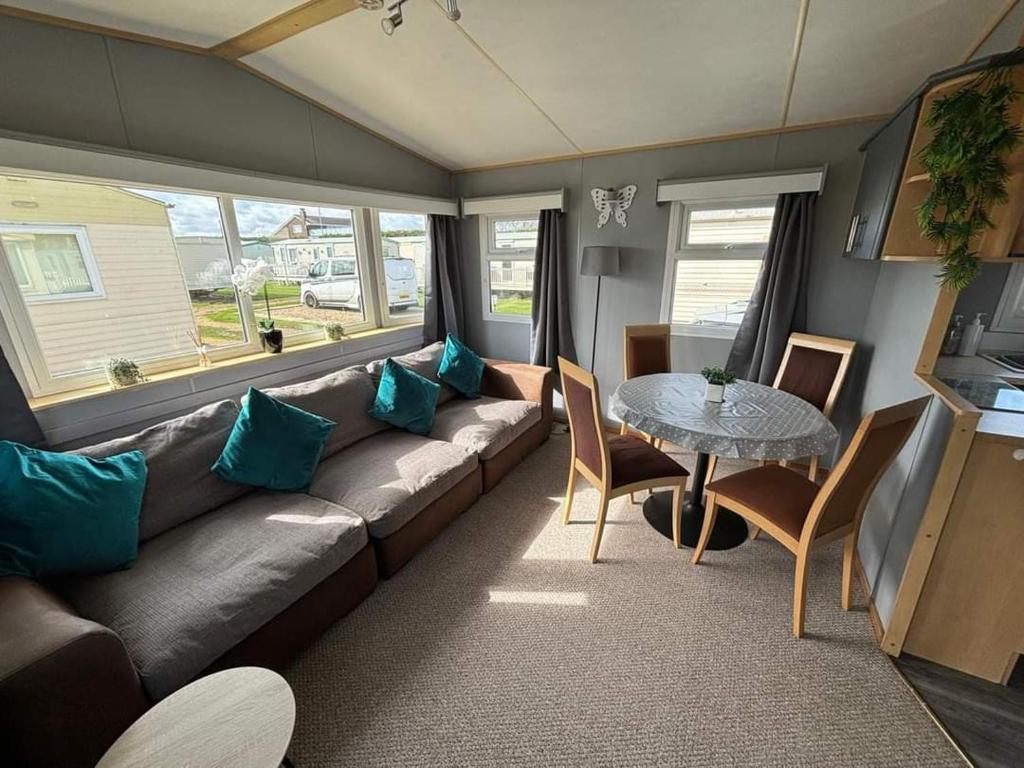 Sealands 29 - Ingoldmells, pet friendly, bed linen & close to fantasy island - Meadow Lakes Caravan & Lodge Hire, Ingoldmells
