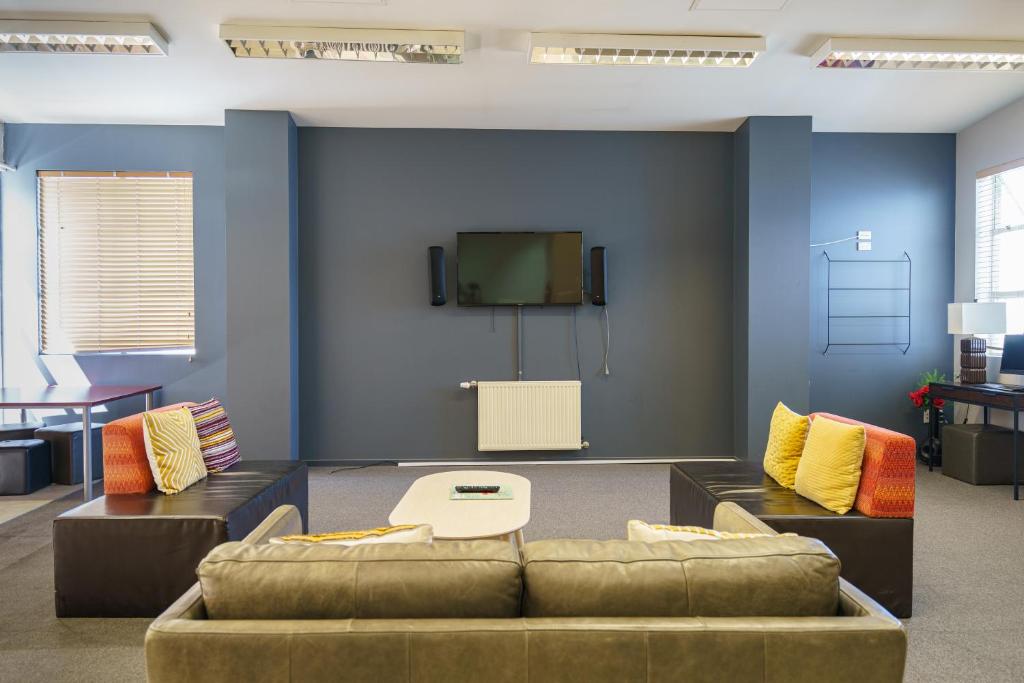 Shared lounge/TV area