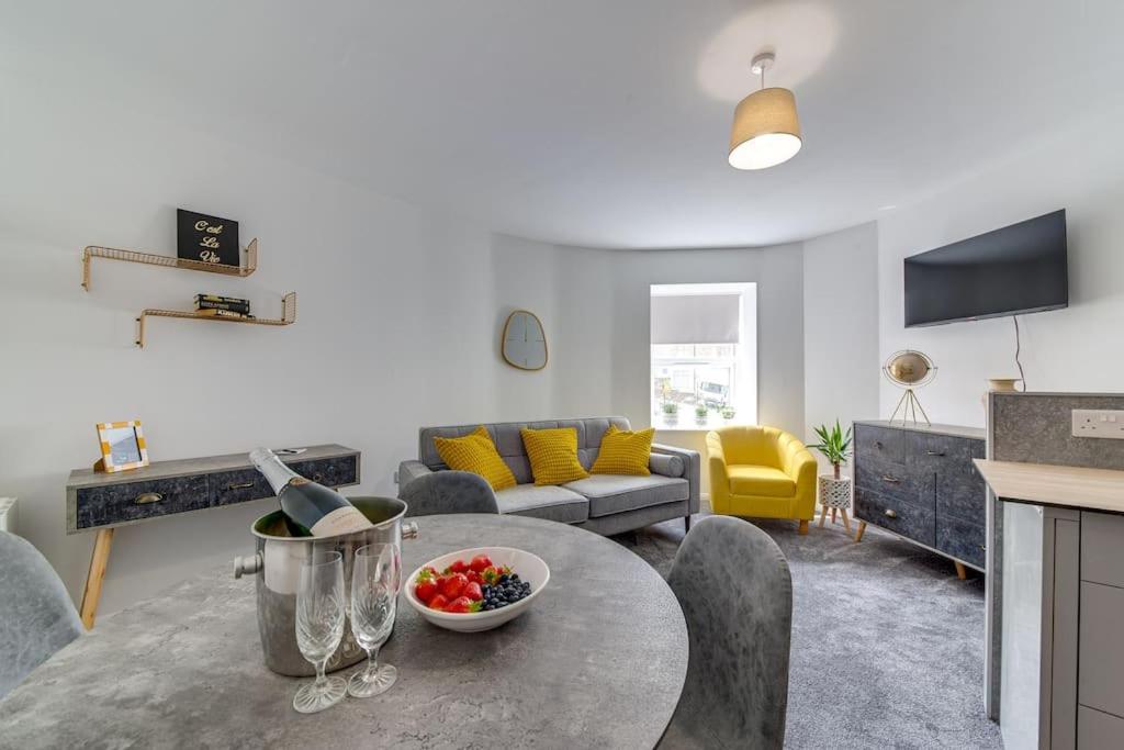 Exquisite 1st Floor Apartment, Sheffield