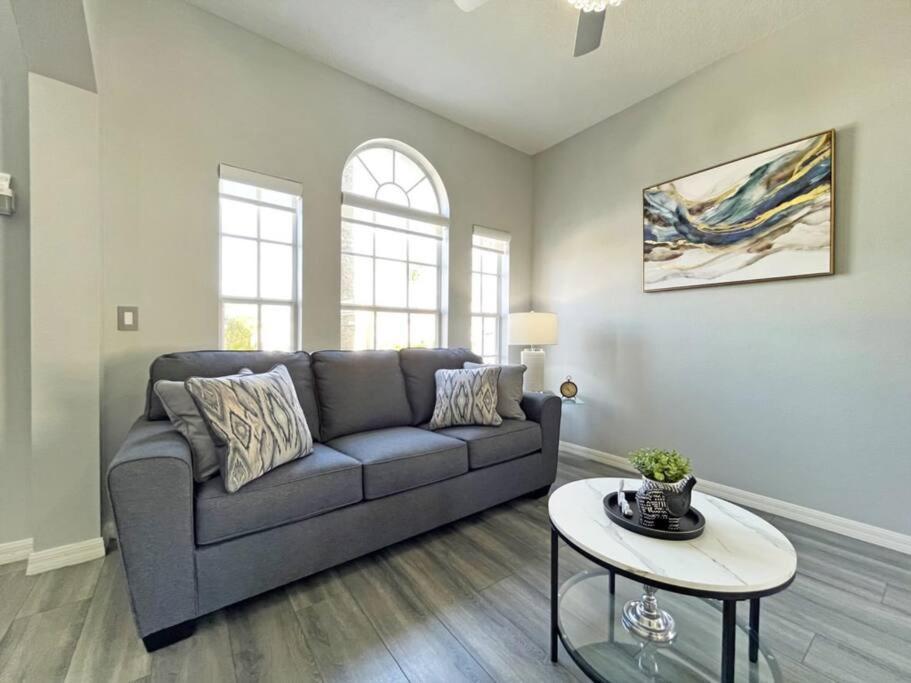 Sophisticated & Contemporary Villa-Private Pool, Davenport