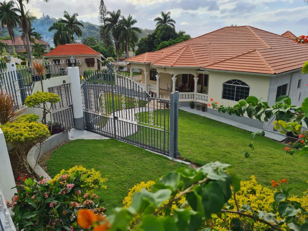 Rose View Apartment, Montego Bay