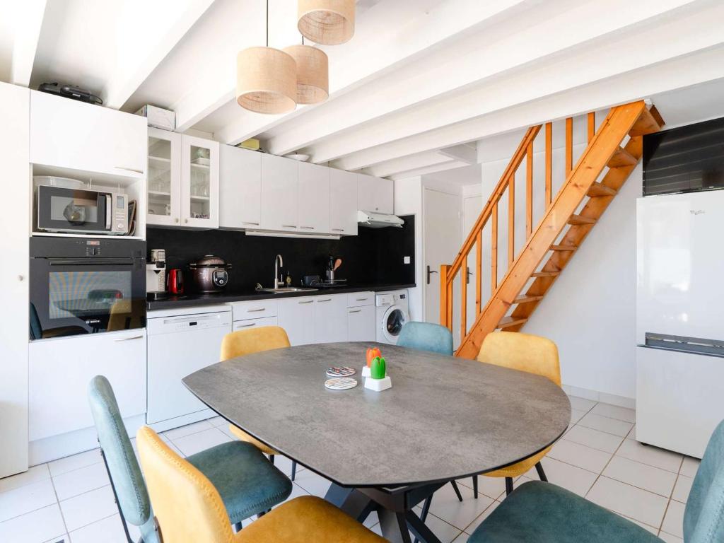 Pavillon climatisé avec piscine, terrasse, parking, et Wi-Fi à Gruissan - FR-1-409-265 - 3