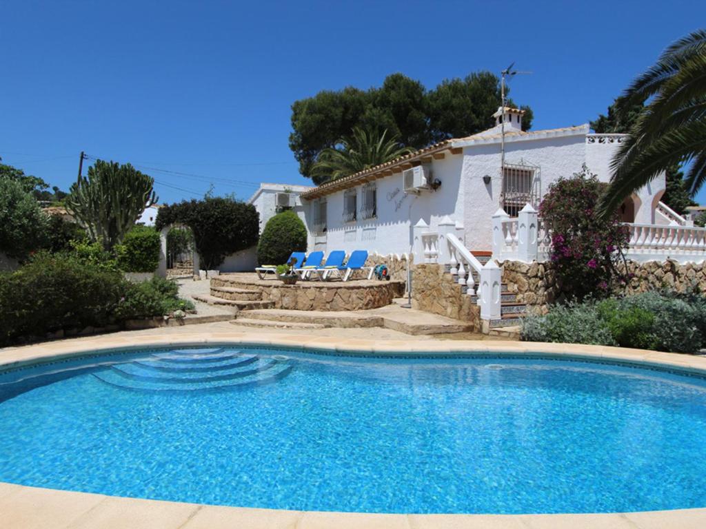 Maravillosa villa en Moraira con piscina privada y jardín, cercana a la playa, ideal para familias - HISP-216-207 - 2