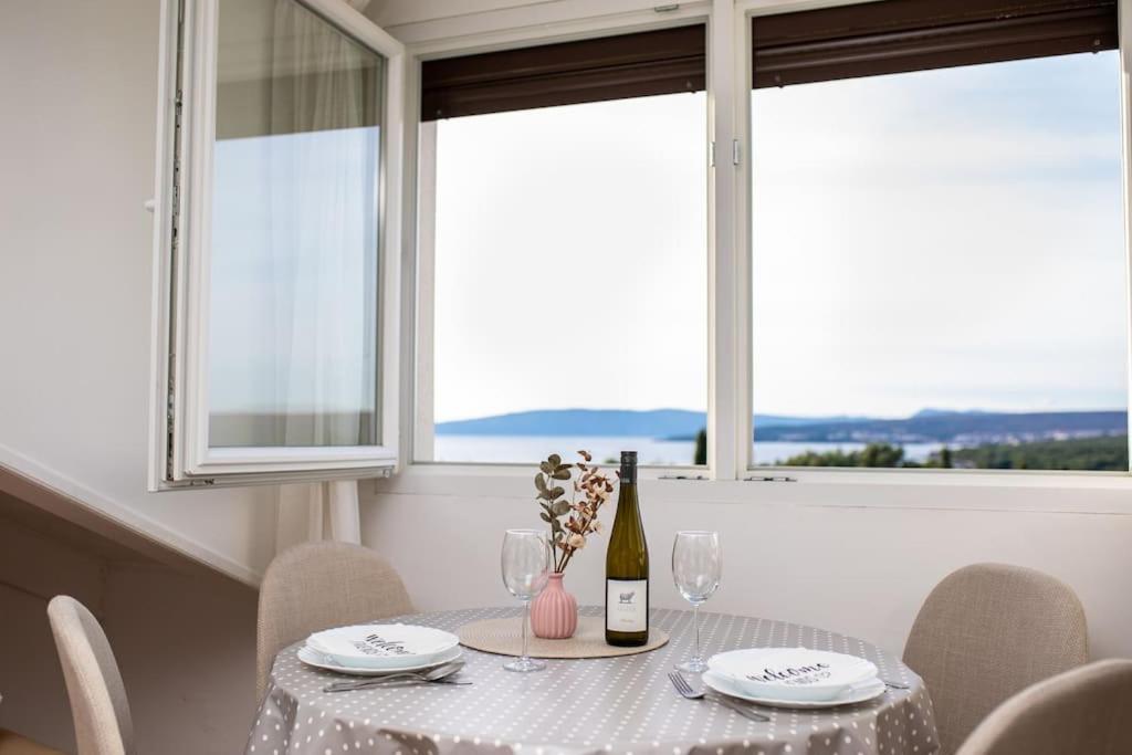 Apartment Olive with wonderful sea view - 500 m from beach, Punat