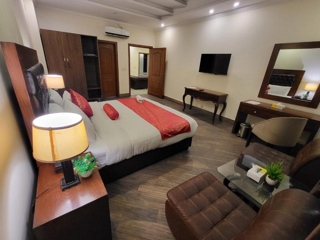 Shared lounge/TV area