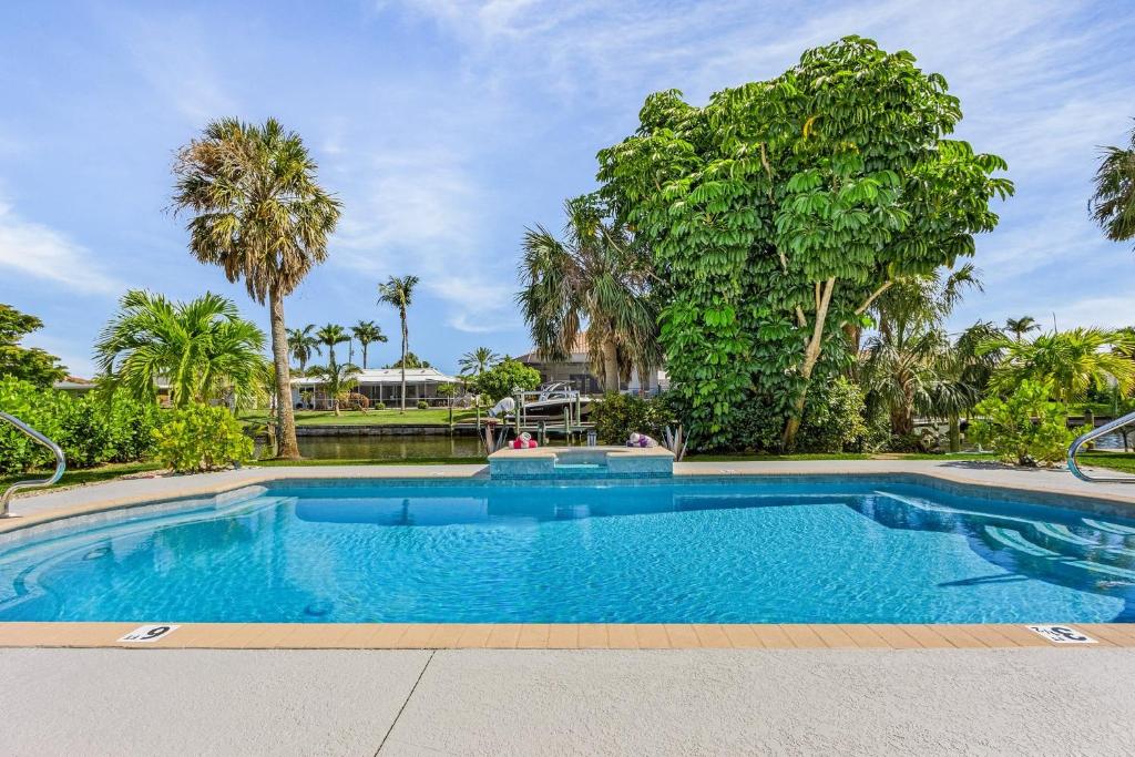 Gulf Access, Dock, Fish Station, Kayaks, Heated Pool - Villa Palm Tree Paradise - Roelens, Cape Coral