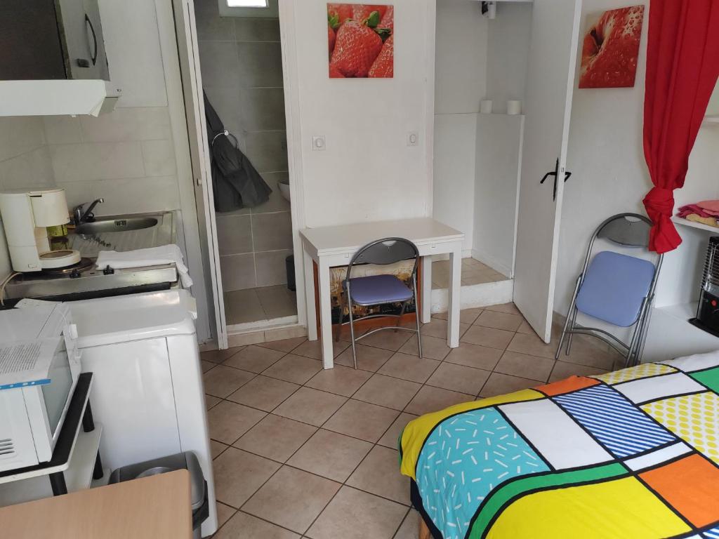 80 m2 appartement indépendant, 4 personnes et plus, piscine et jardin Direct Gare Aéroport - 3