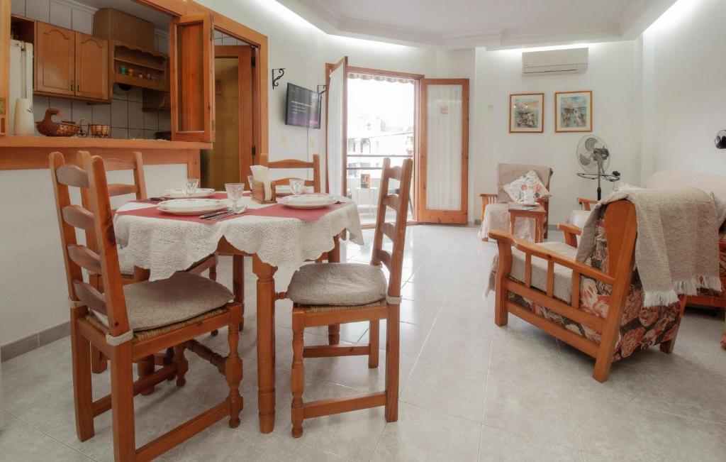 Amazing Apartment In Torrevieja - 4