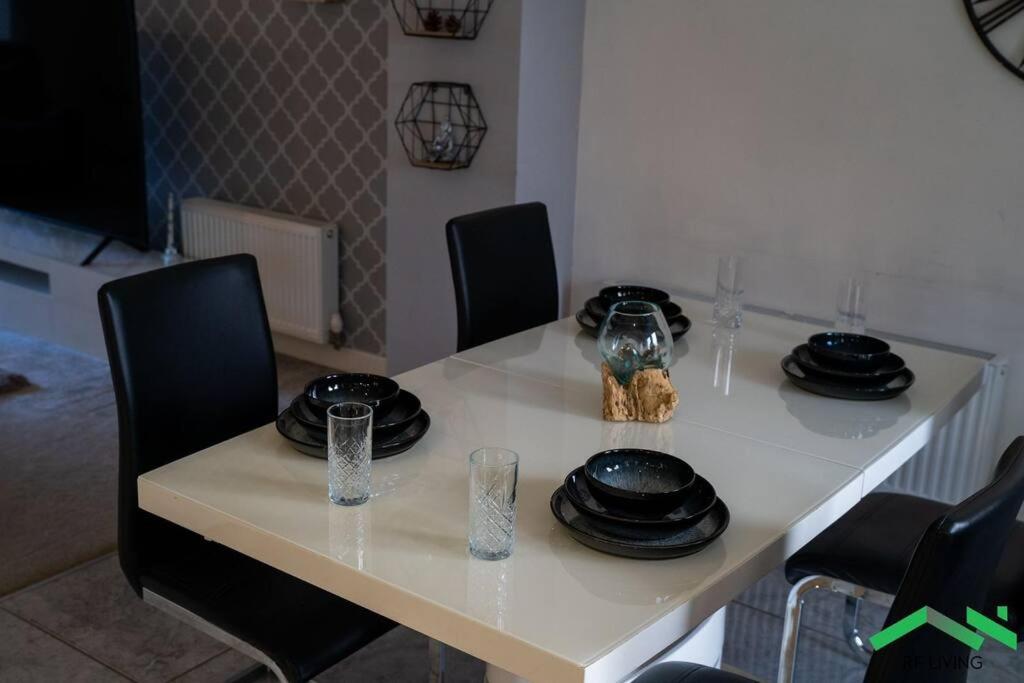 Contractors - NHS Staff - Close to amenities, New Waltham