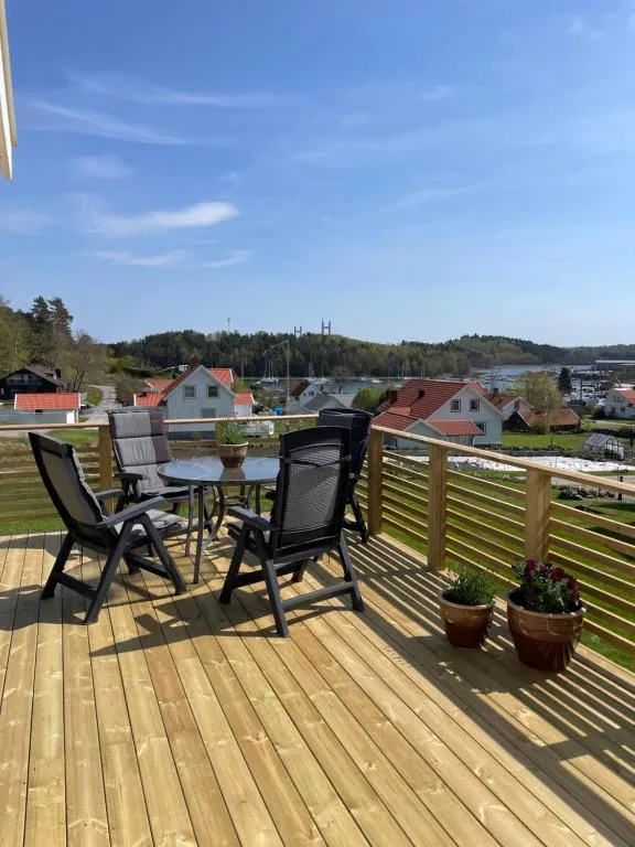 Stuga Tjörn/Almösund, hotel in Almösund