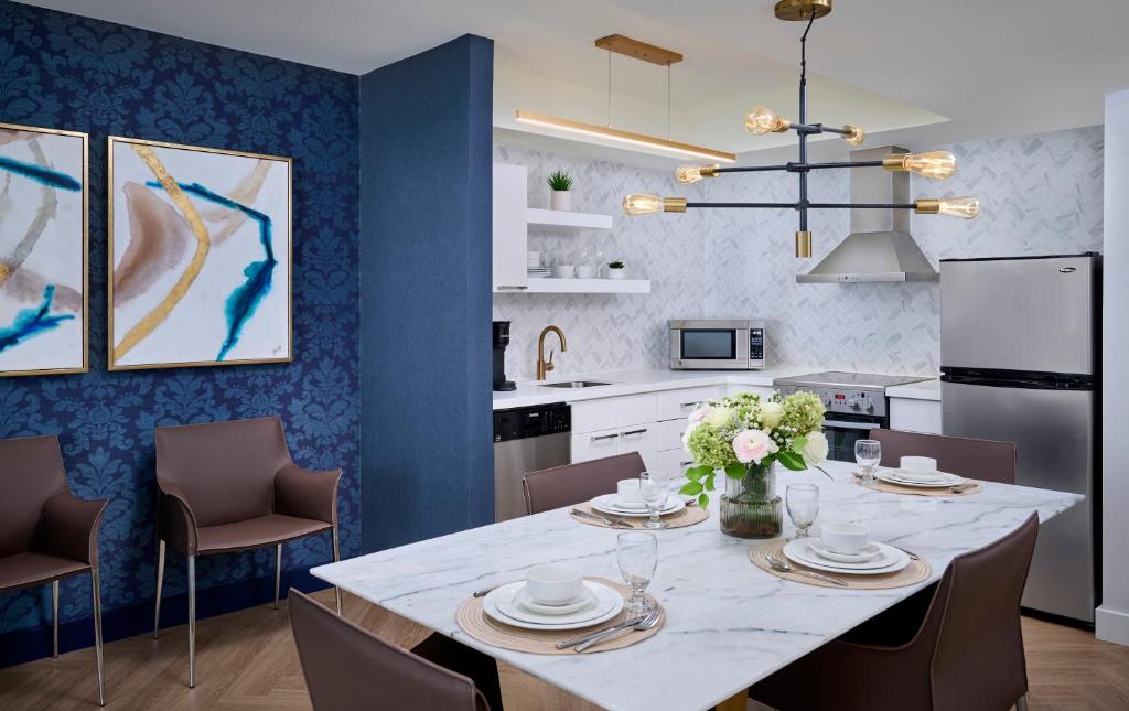 Pantages Hotel Toronto Centre