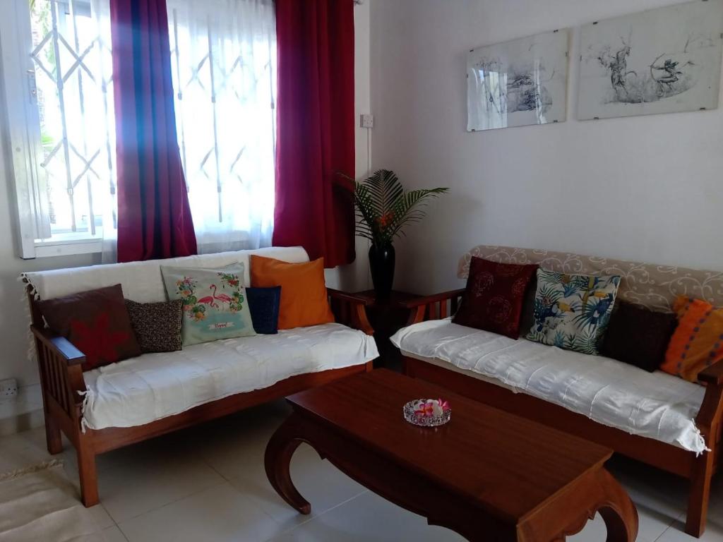 Beautiful apartment in secured residence close to beach, Trou-aux-Biches