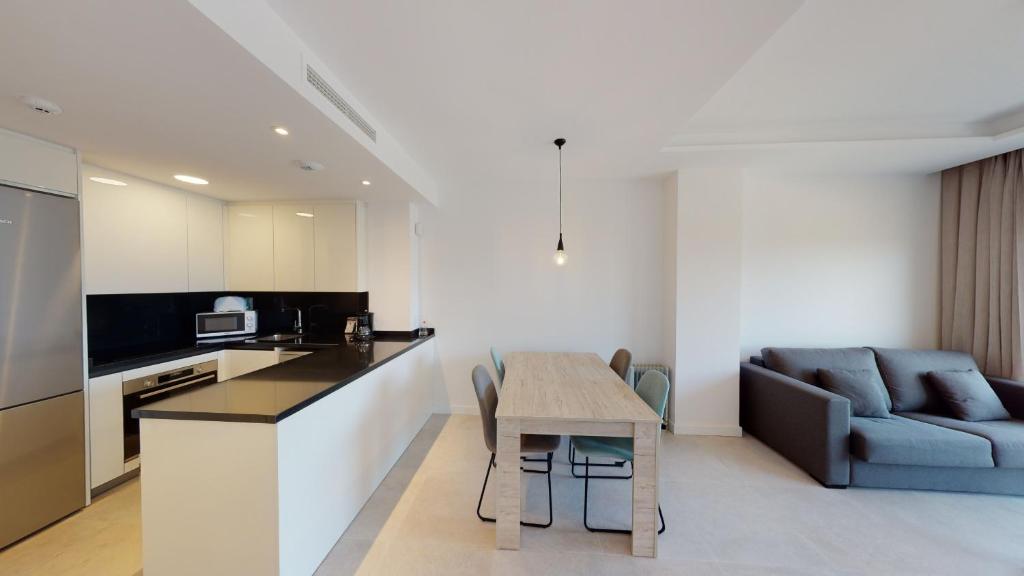 Dahlia by ON Travel, Oliva