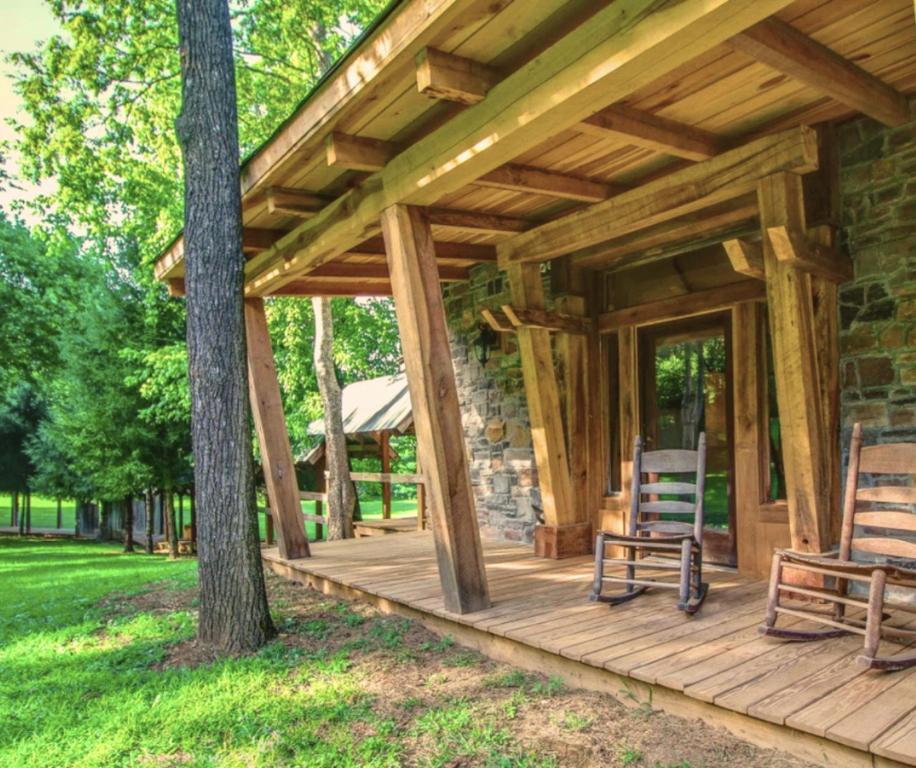 Charming Bunkhouse at Dark Horse Estate 전경