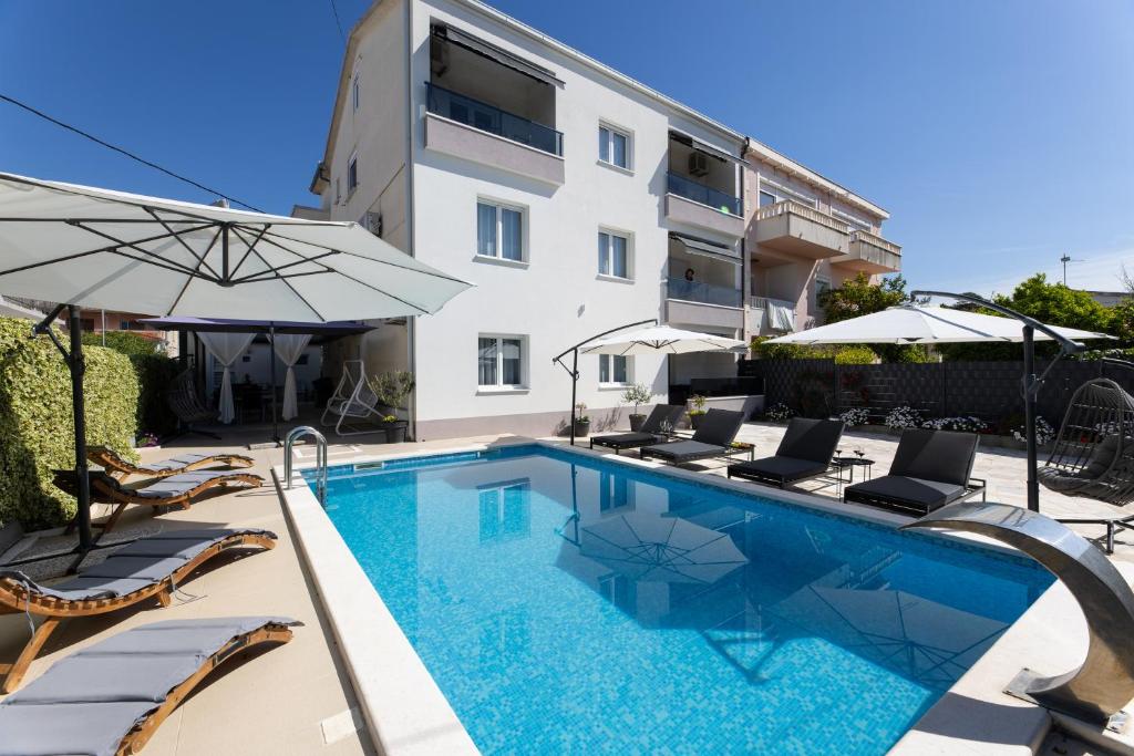 Moderni studio, Kaštela