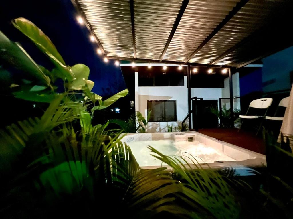 Casita Sura with Private Jacuzzi, Фортуна