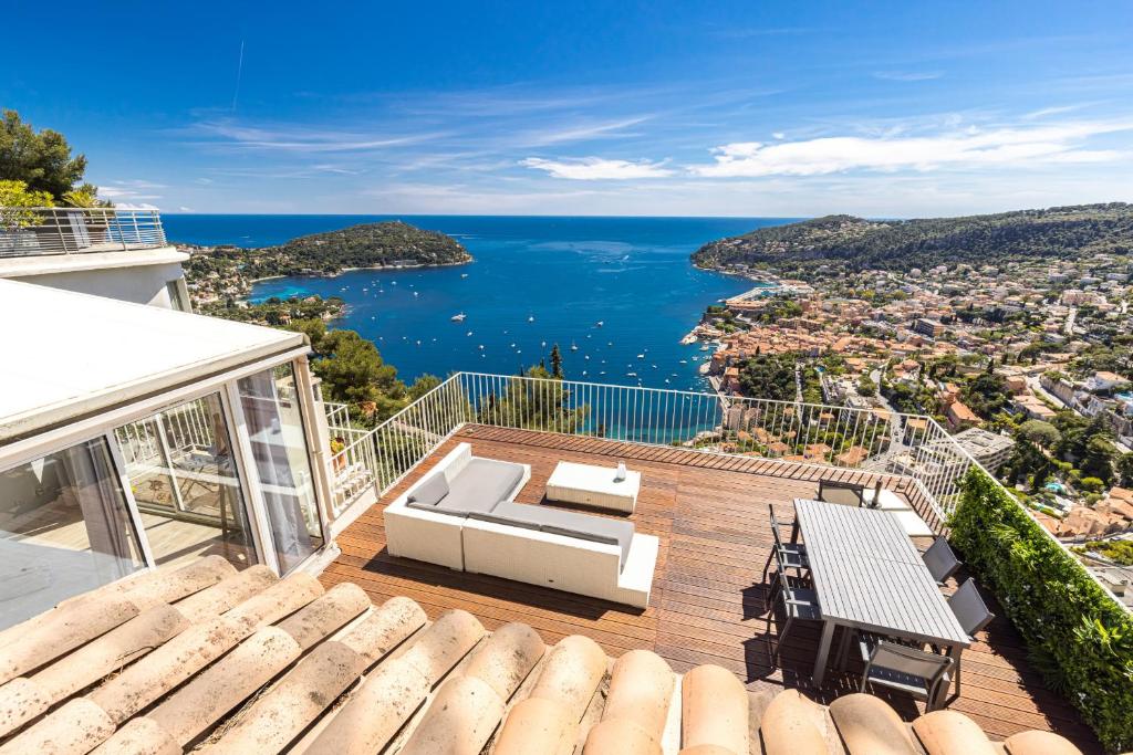 73 CORNE D OR - Toit Terrasse - Vue Mer Panoramique - Jaccuzzi, Villefranche-sur-Mer