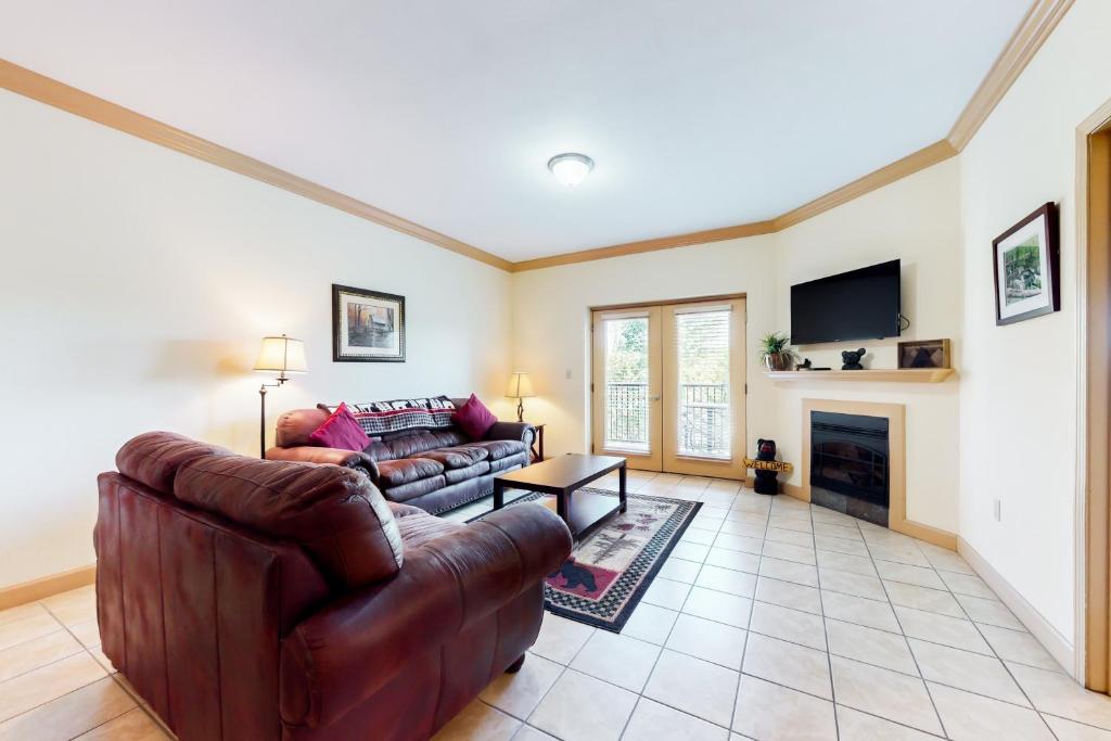 Evergreen Whisper, Pigeon Forge