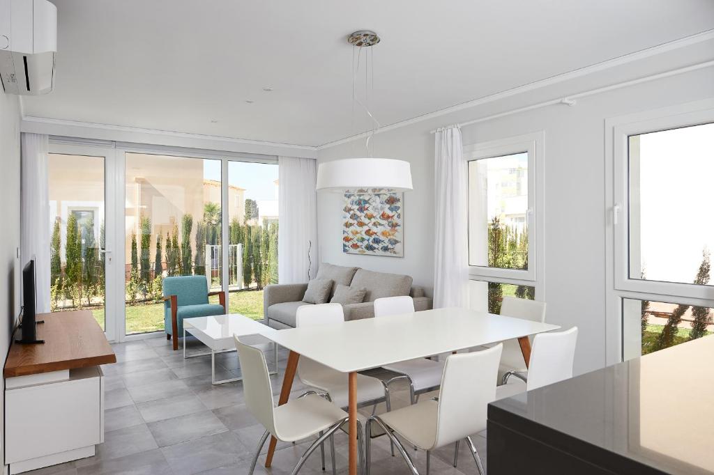 Cascade by ON Travel, Oliva