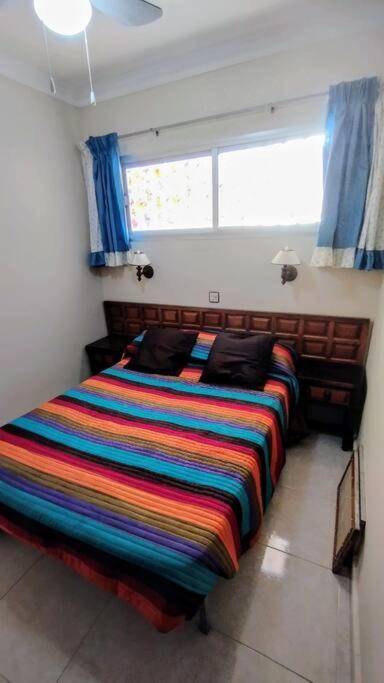 Tranquilo apartamento en San Agustin 1 dormitorio cama doble y salon con sofas camas - 2