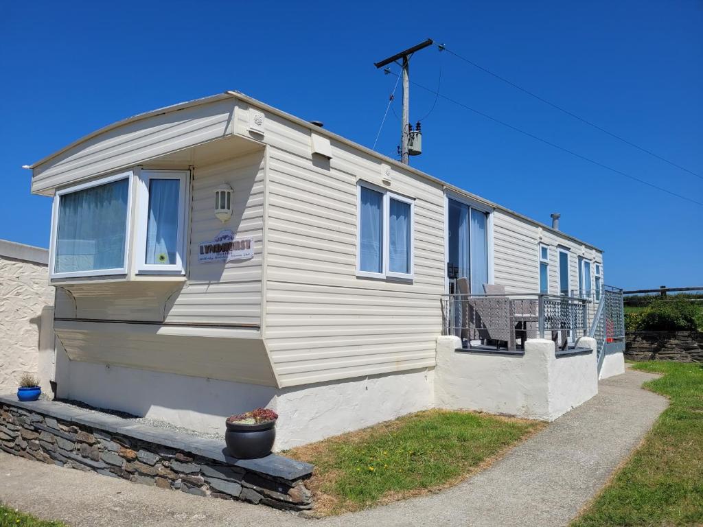 Caravan on a Working Farm, Cenarth - pet-friendly stay