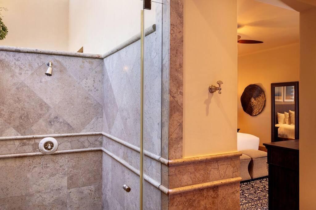 5-BR Golf Villa With Transportation Included - 4