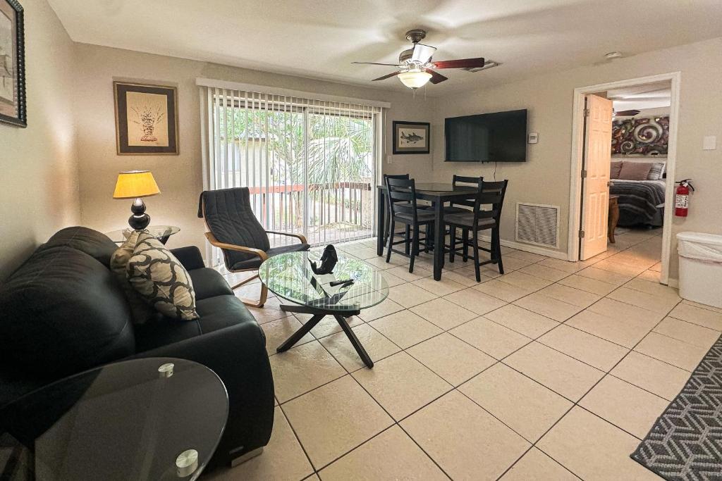 Fun in the Sun, Largo