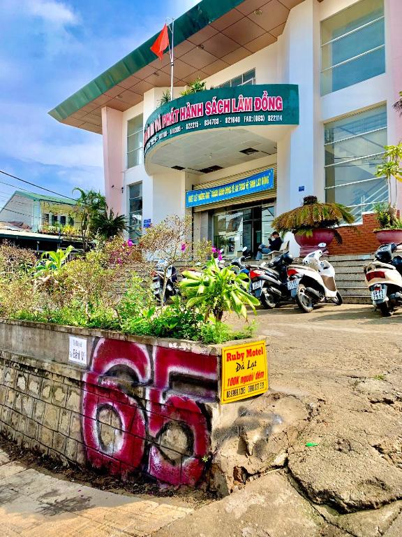 65 RuBy Motel, Ấp Ða Thành