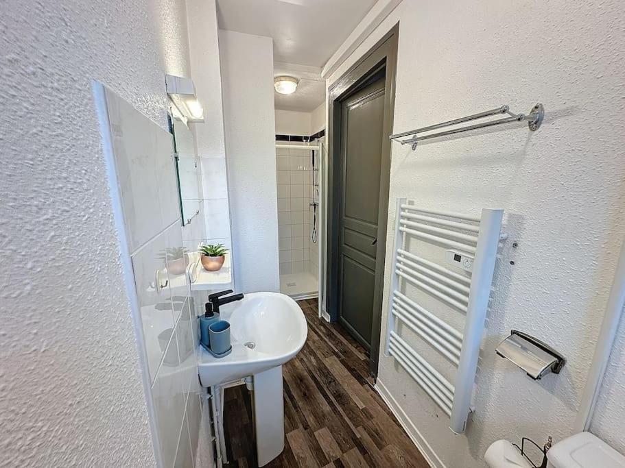 Cocon pèlerin romantique à Lourdes, appartement climatisé à 10 min Sanctuaire & gare - 4