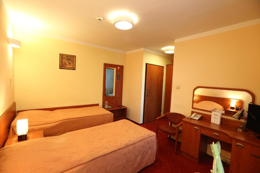 Hotel Korona photo