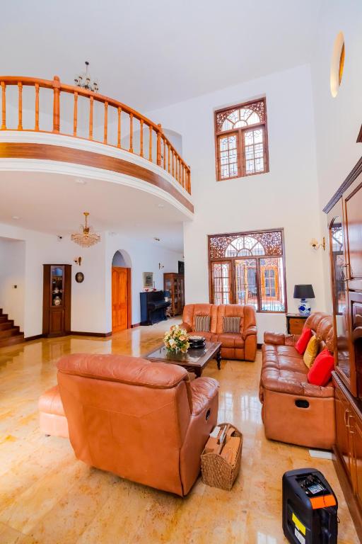 The Norfolk Heritage Airport Villa