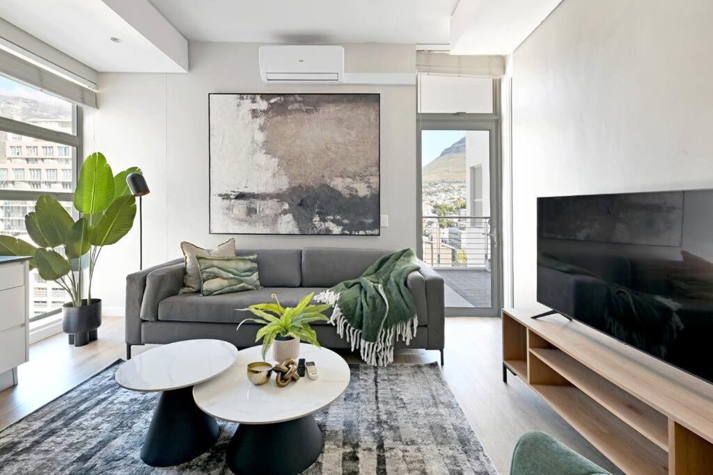 Freya - Stunning 2 bed with City & Table Mountain Views !, Kapské Město