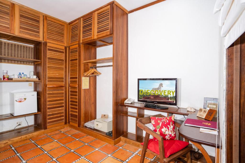 Shared lounge/TV area