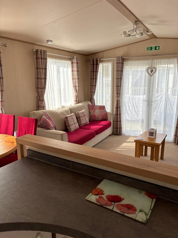 Woodpecker Lodge, Camelot Holiday Park photo 2