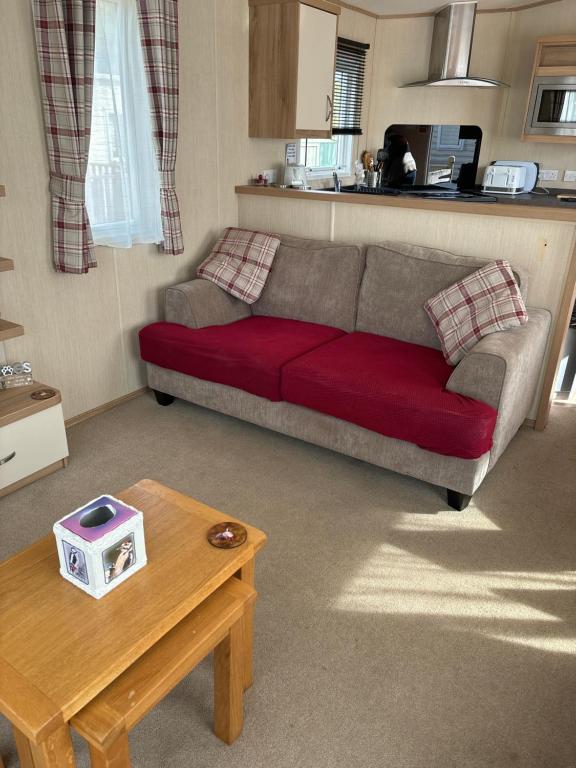 Woodpecker Lodge, Camelot Holiday Park photo 8