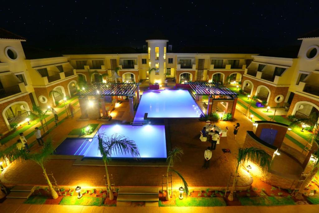 Swimming pool, Grand Serenaa Hotel & Resorts in Pondicherry