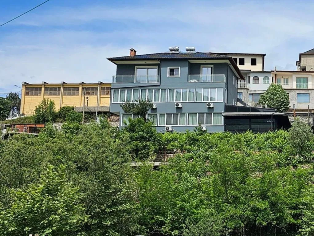 HOME 12, hotel in Librazhd